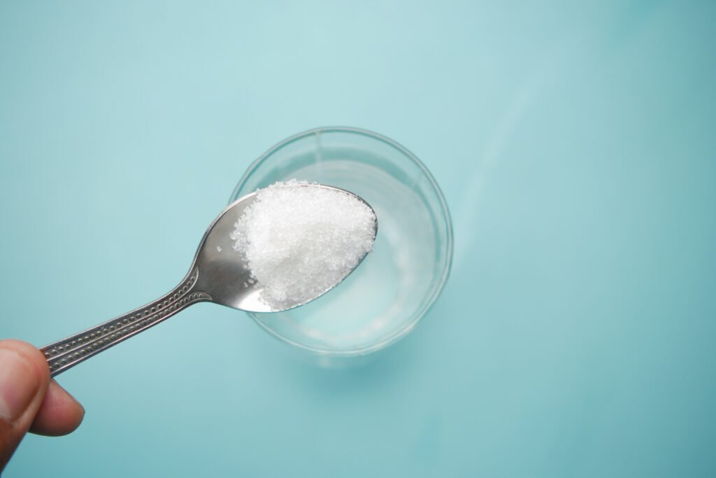 açucar no copo para ficar calmo, uma das crenças populares que não é verdade
