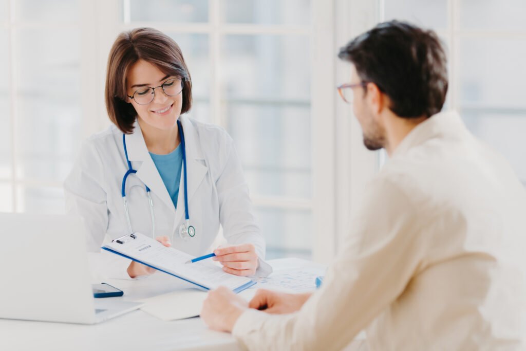 indo ao médico regularmente para ter uma qualidade de vida melhor