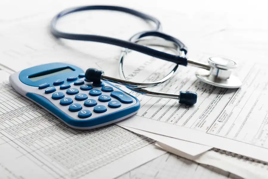Consultas avulsas ou plano de saúde: famílias economizam até 30% fora dos convênios