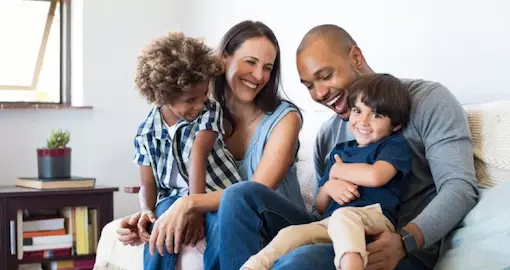 O fenômeno dos cartões de benefício: Como as famílias estão garantindo acesso à saúde de qualidade com economia
